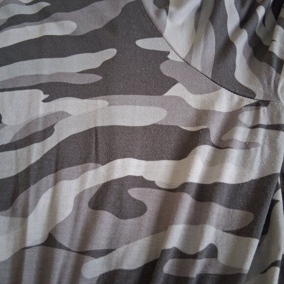 Torrid Women's Size 3X Gray Camo Super Soft Hooded Anorak Open Cardigan - Picture 12 of 12